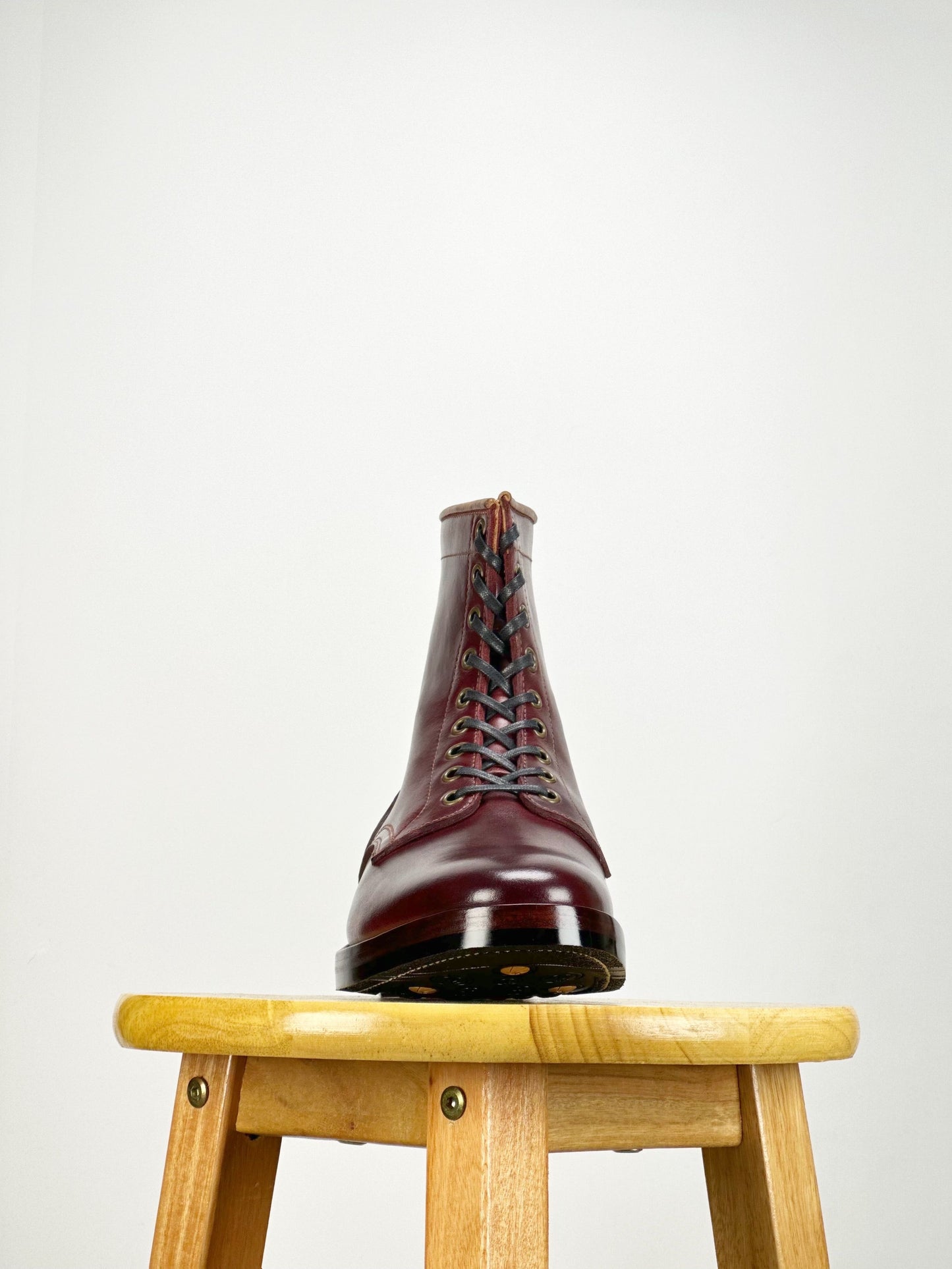 Woodcutting boots - Oiled and waxy cowhide with hand painting in Burgundy