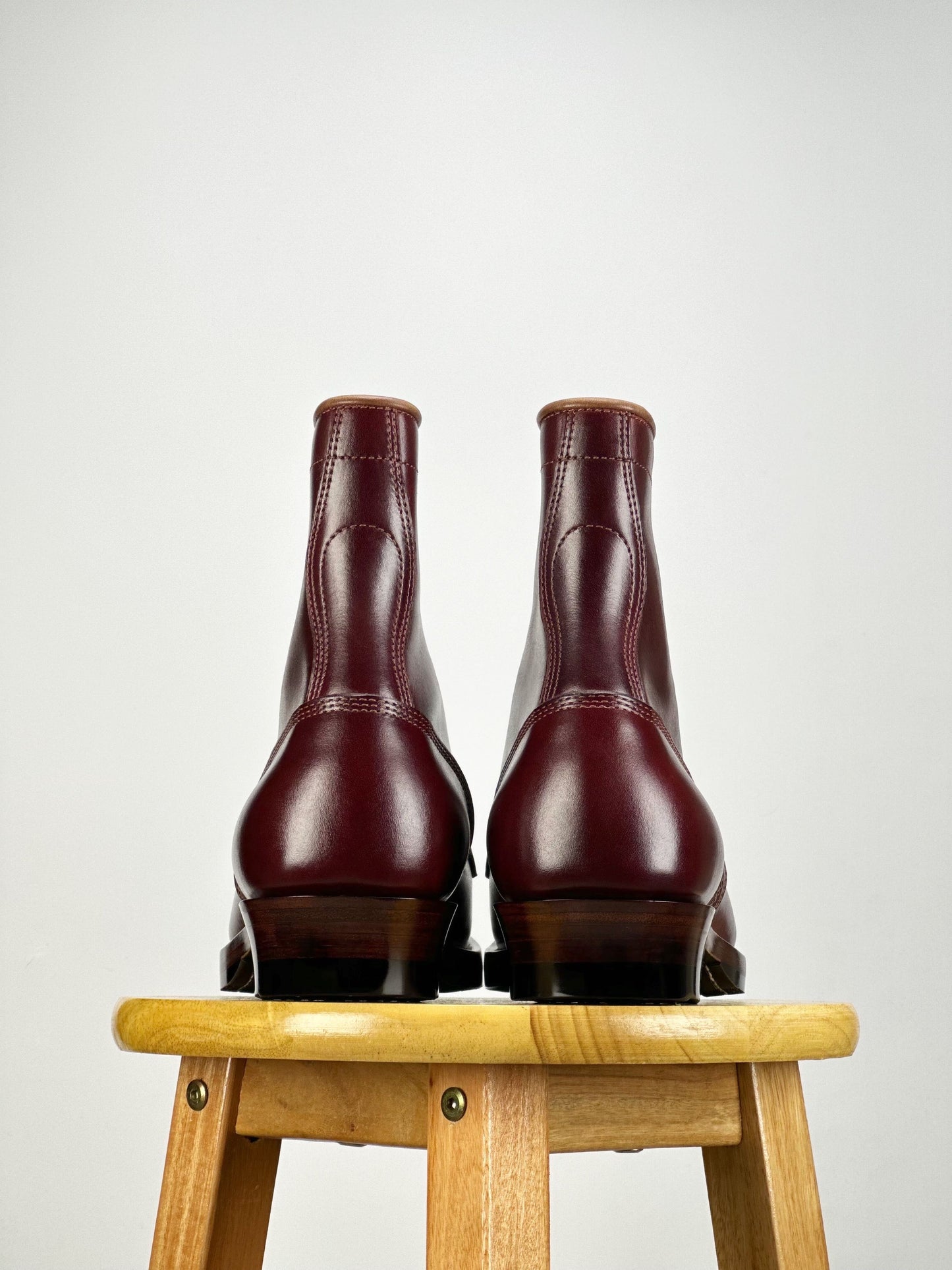 Woodcutting boots - Oiled and waxy cowhide with hand painting in Burgundy