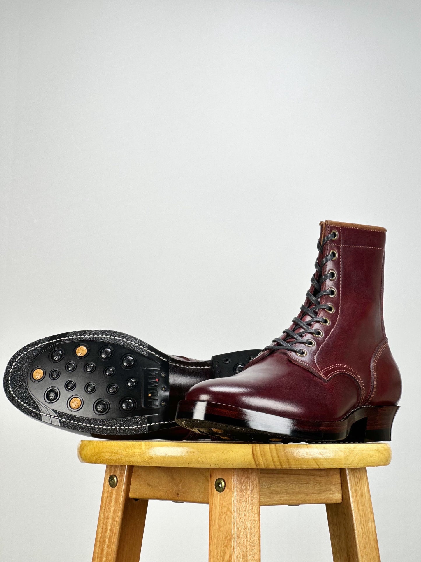 Woodcutting boots - Oiled and waxy cowhide with hand painting in Burgundy