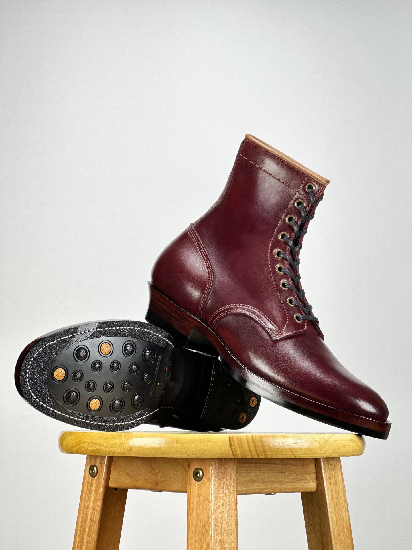 Woodcutting boots - Oiled and waxy cowhide with hand painting in Burgundy