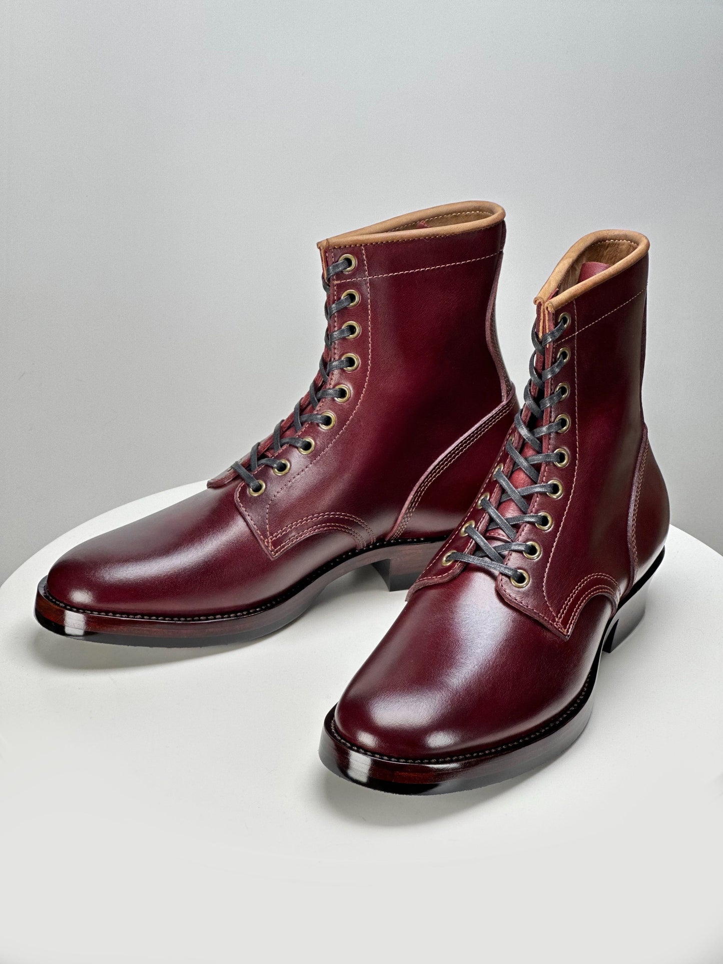 Woodcutting boots - Oiled and waxy cowhide with hand painting in Burgundy